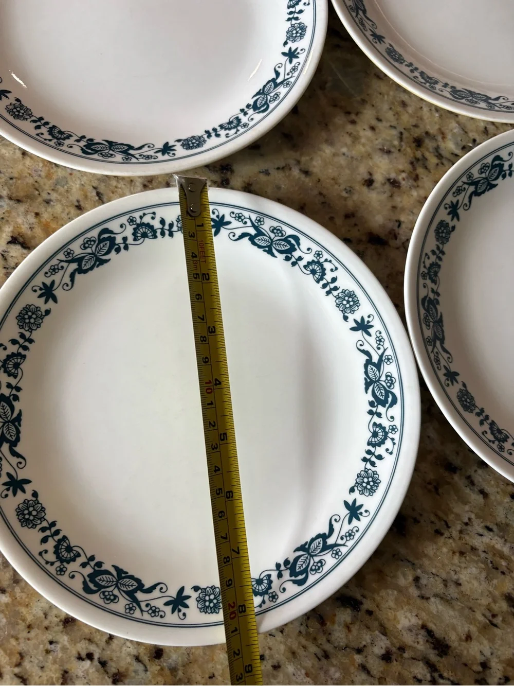 Vintage Corelle “Old Town Blue” 8.5” plates- Set of 5 - Picture 2 of 8